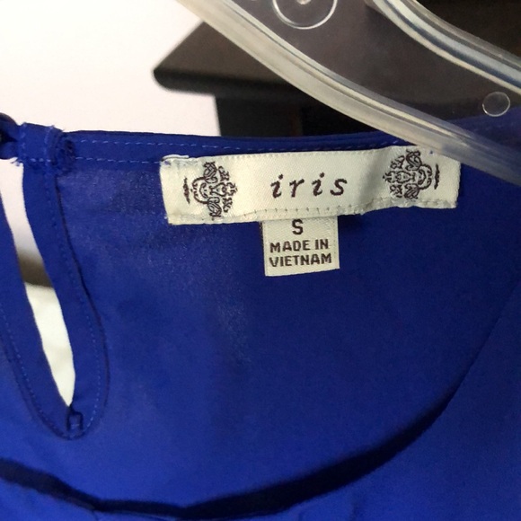 🪷 5/$10 🪷 Royal Blue top in great condition - Picture 3 of 4